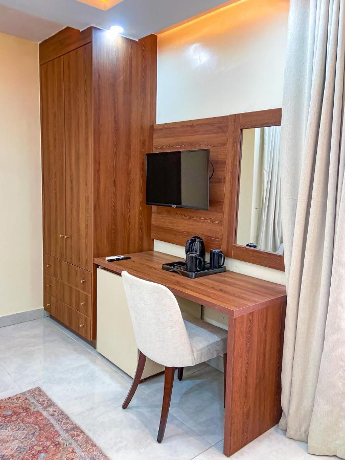 Plush Hotel,Abudża Zewnętrze zdjęcie