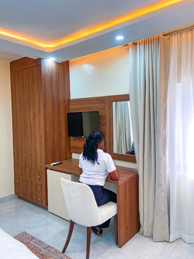 Plush Hotel,Abudża Zewnętrze zdjęcie
