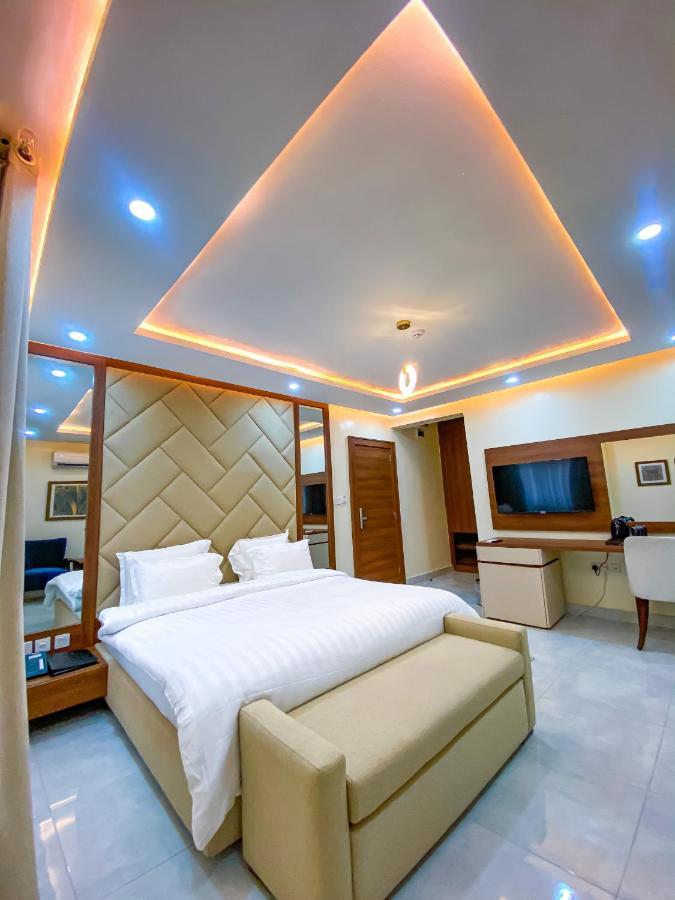 Plush Hotel,Abudża Zewnętrze zdjęcie