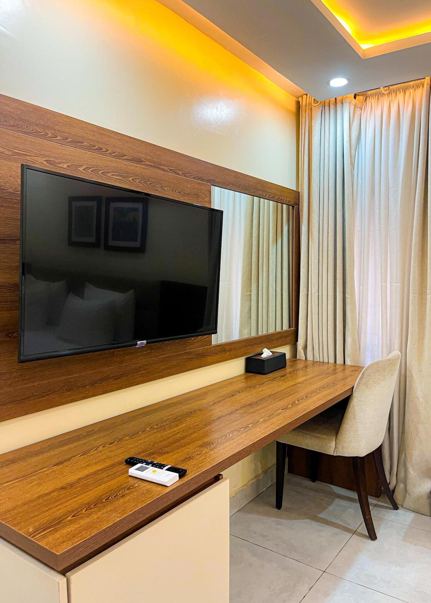 Plush Hotel,Abudża Zewnętrze zdjęcie