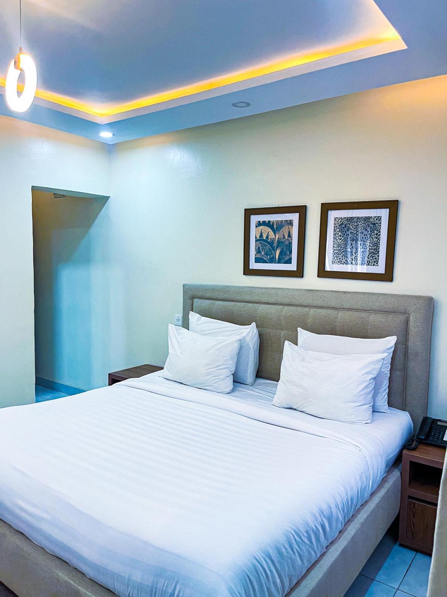 Plush Hotel,Abudża Zewnętrze zdjęcie