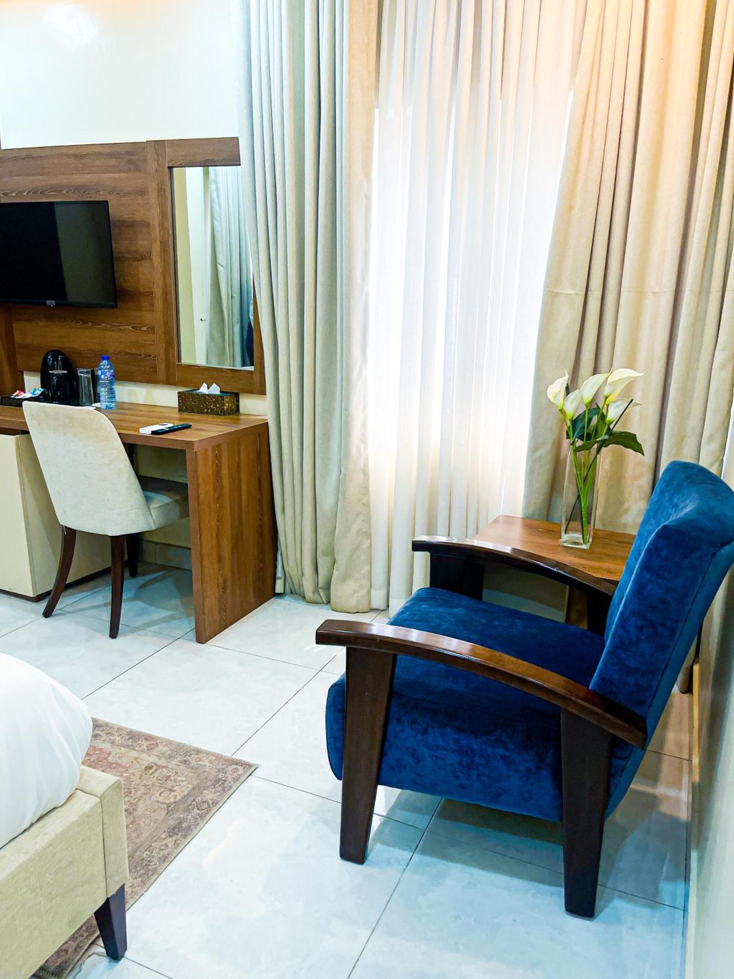 Plush Hotel,Abudża Zewnętrze zdjęcie