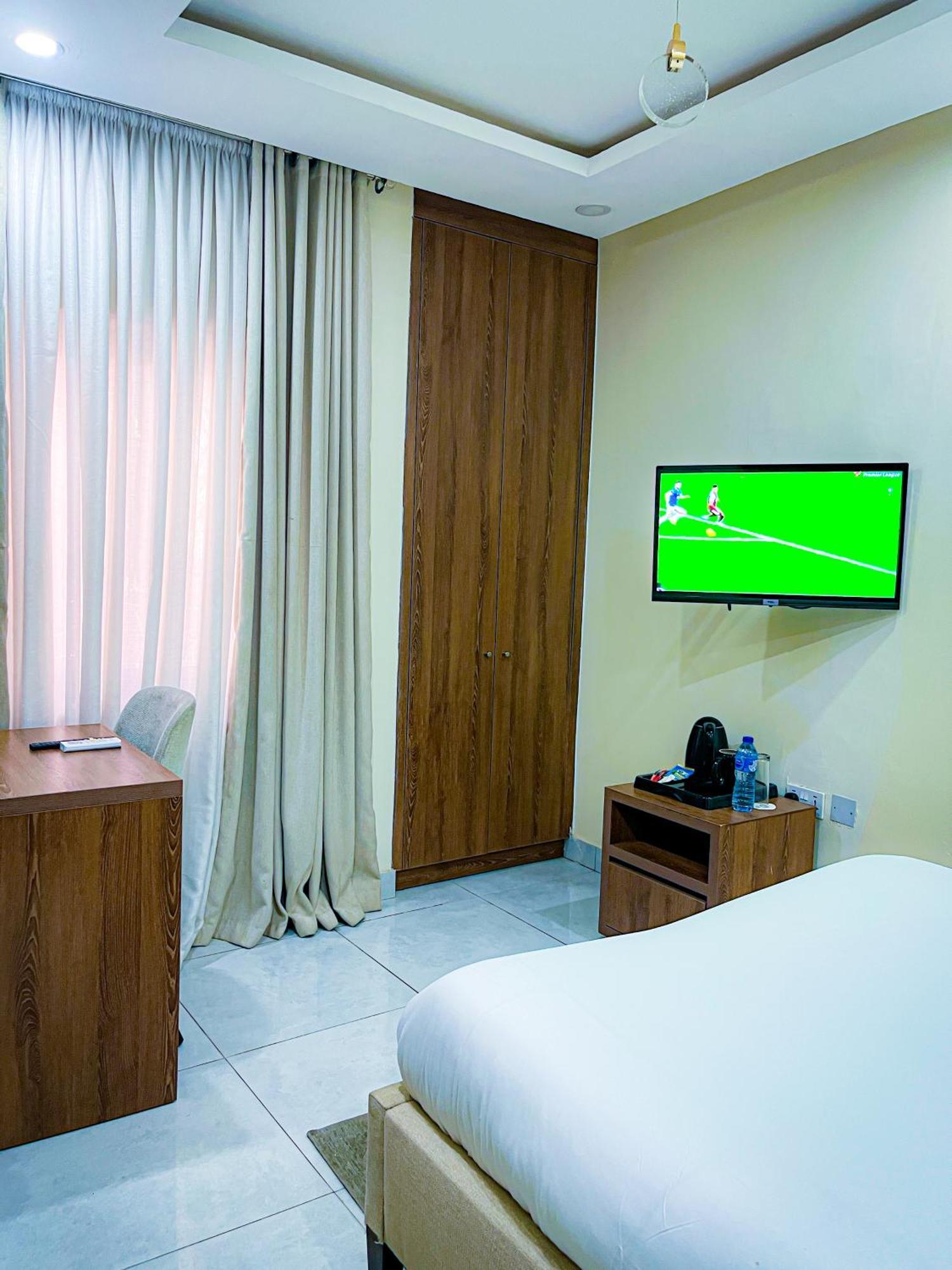 Plush Hotel,Abudża Zewnętrze zdjęcie