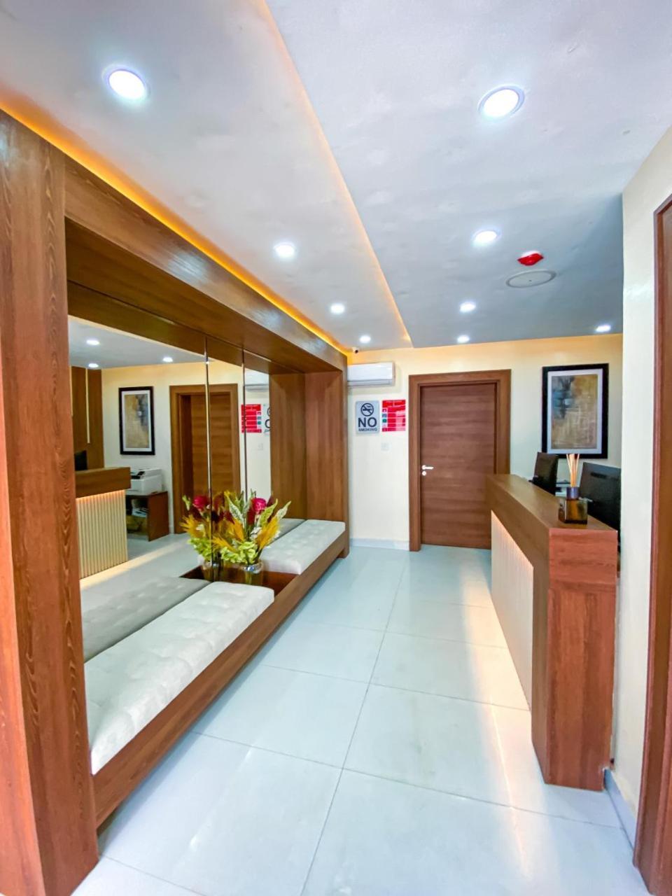 Plush Hotel,Abudża Zewnętrze zdjęcie